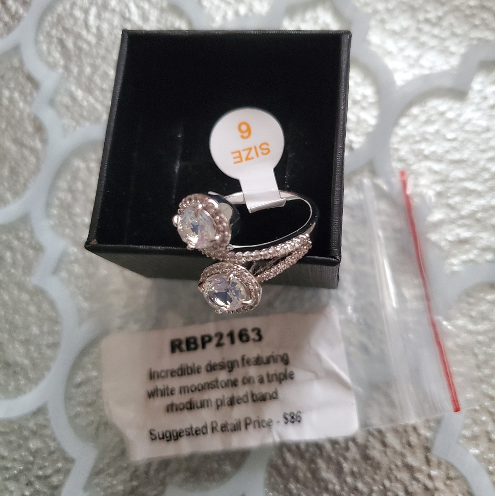 Ring - Picture 2 of 2